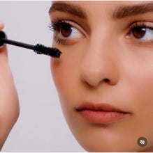 Afbeelding in Gallery-weergave laden, Beyond Lash Volumizing Mascara Black Ink