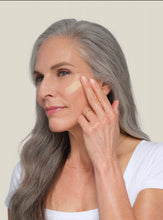 Afbeelding in Gallery-weergave laden, HydroPure Tinted Serum GEEN SPF