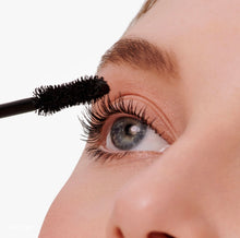 Afbeelding in Gallery-weergave laden, Beyond Lash Volumizing Mascara Black Ink
