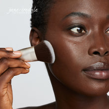 Afbeelding in Gallery-weergave laden, NIEUW! Skintuition SPF30 Radiance-Boosting Liquid Foundation
