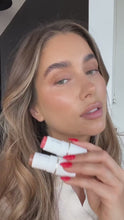 Video laden en afspelen in Gallery-weergave, Glow Time Bronzer Stick
